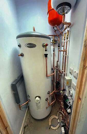 https://bibralakehotwater.com.au/uploads/2025/06/gas-hot-water-system-11703.jpg